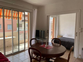 Studio à Sanary-Sur-Mer avec balcon à 200m du port